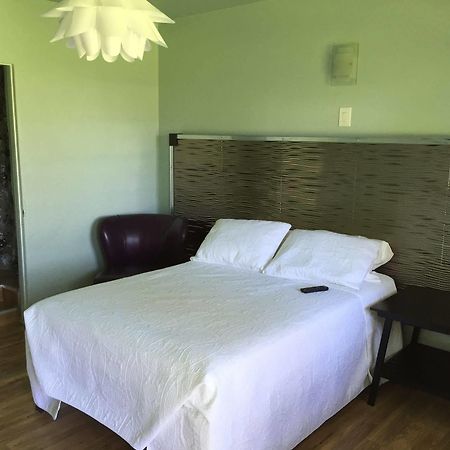 Rooms At The Pecan Olmito Ngoại thất bức ảnh